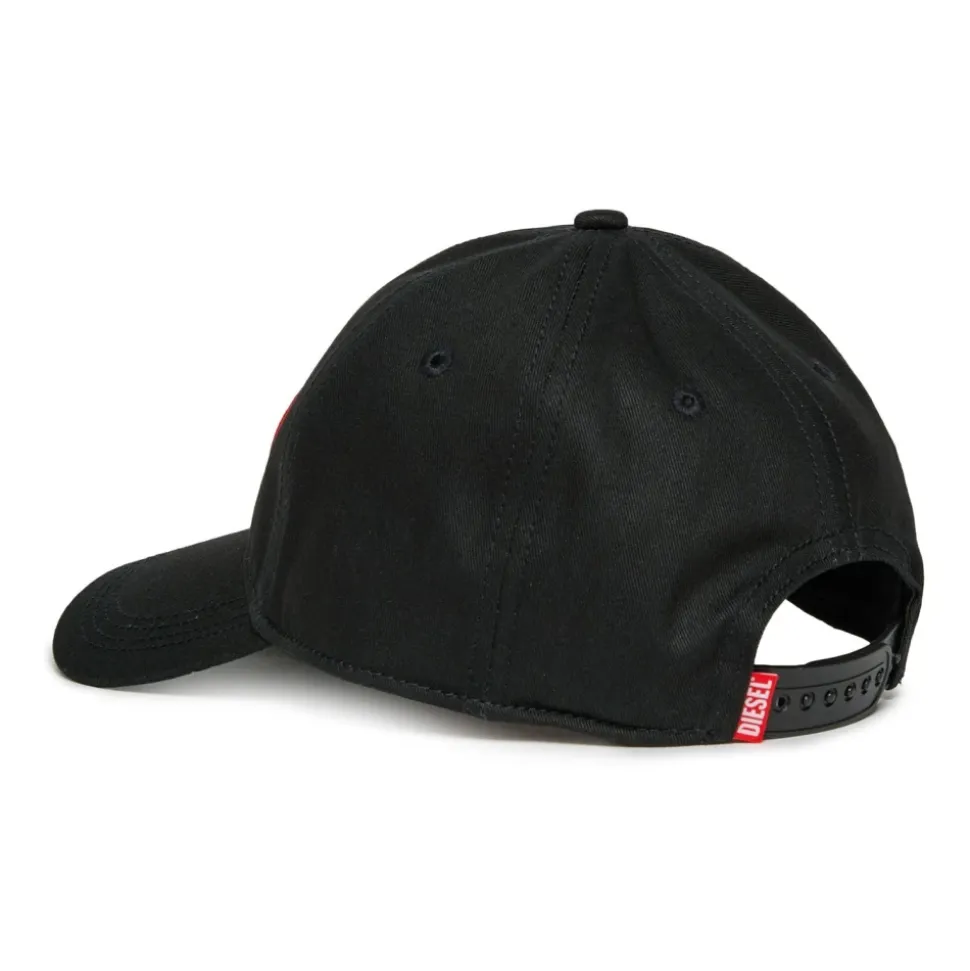 Baseballcaps i gabardin med kontrasterende etikett