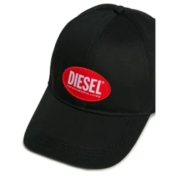 Baseballcaps i gabardin med kontrasterende etikett