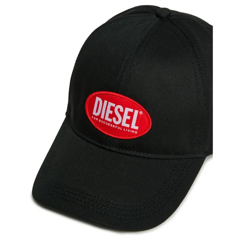 Baseballcaps i gabardin med kontrasterende etikett