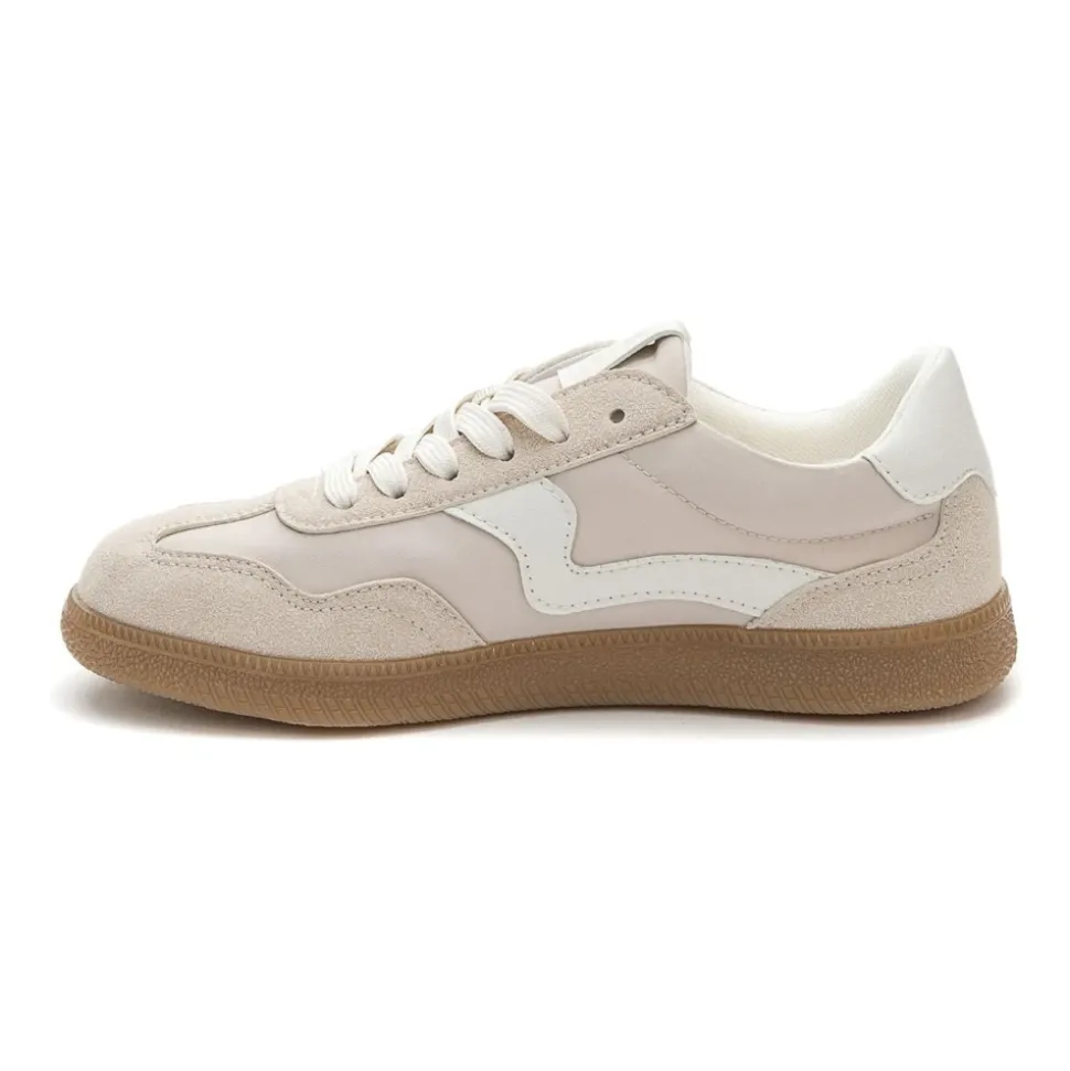 Casual Closed Sneakers