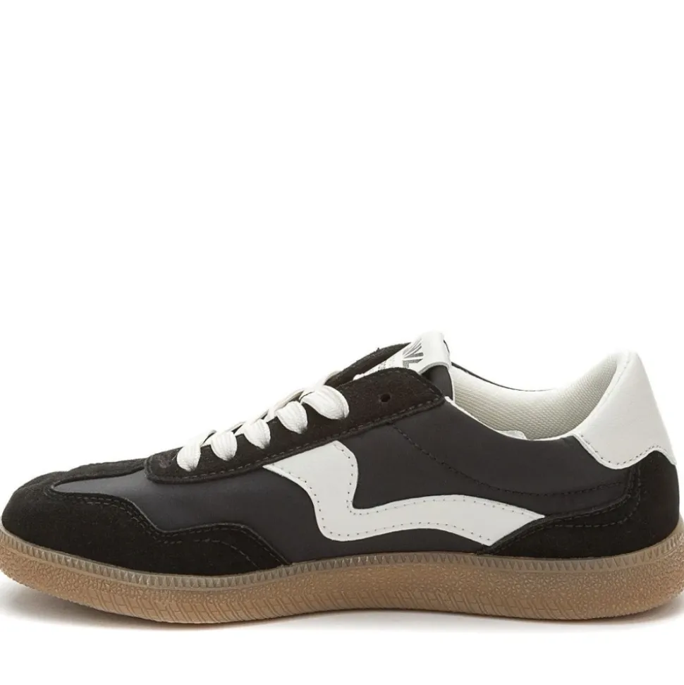 Casual Closed Sneakers