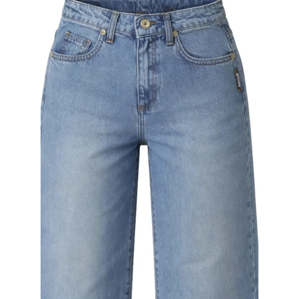 Jeans a sigaretta