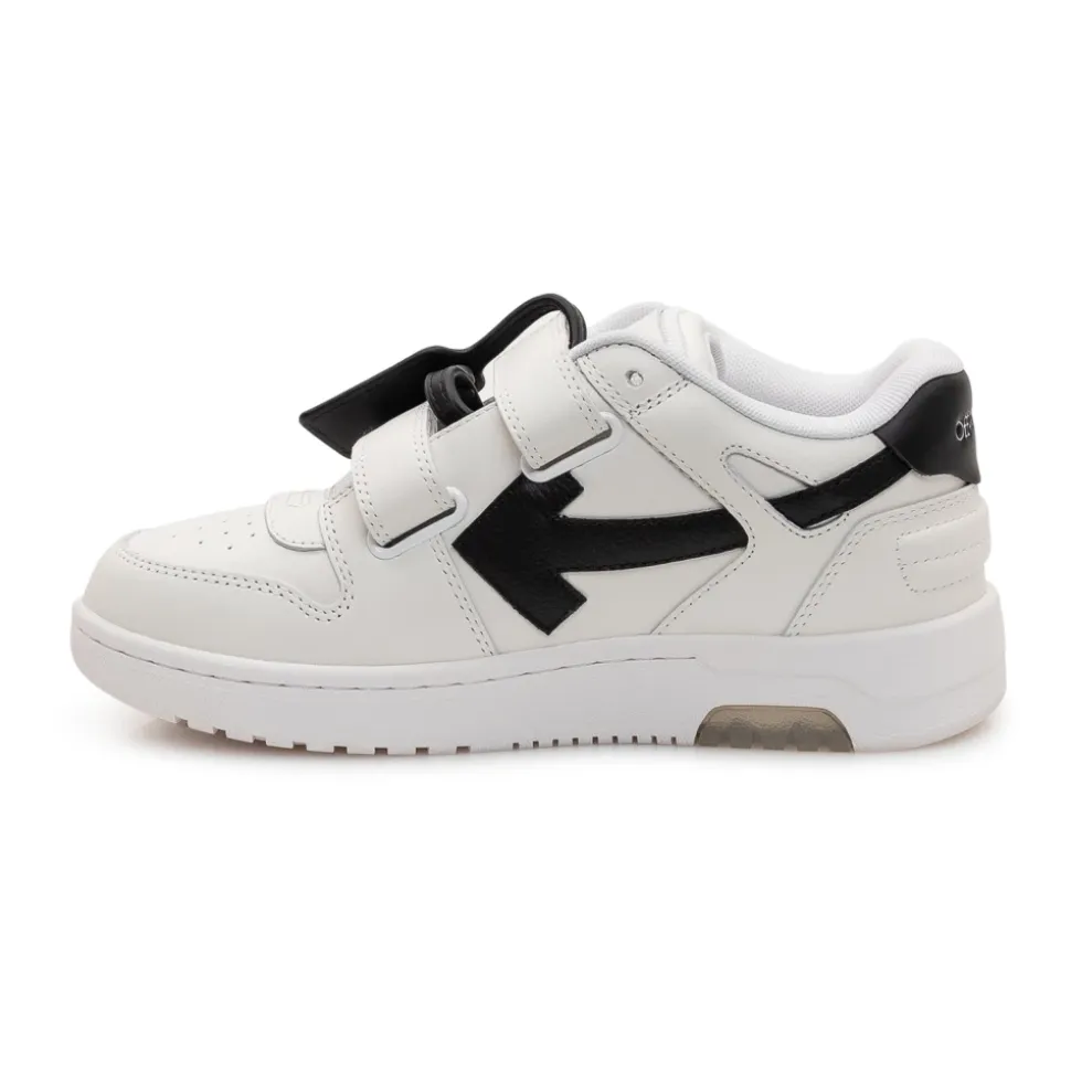 Low-top Sneaker