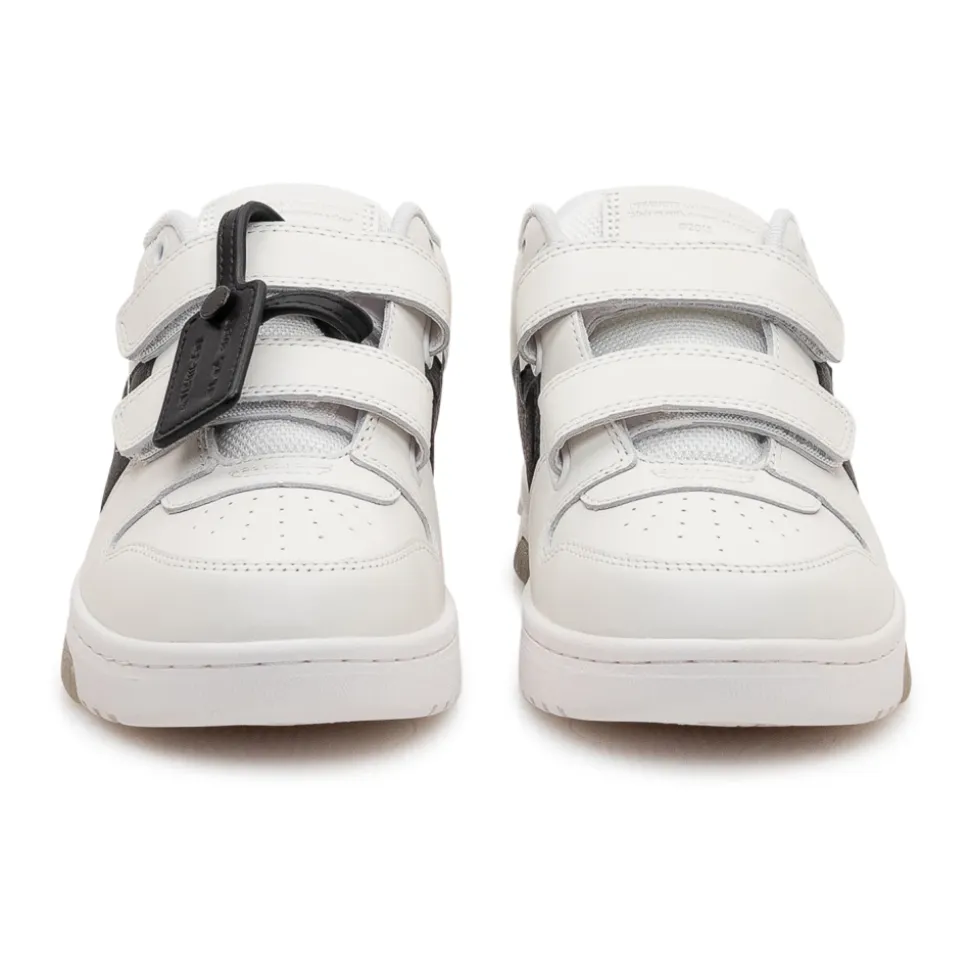 Low-top Sneaker