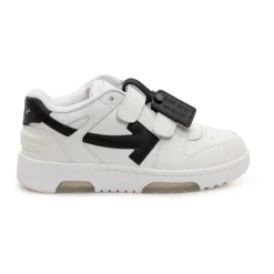 Low-top Sneaker