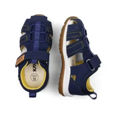 Sandal med lukket tå