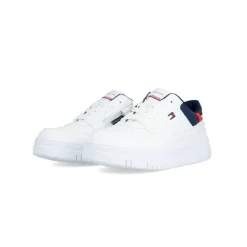 Sepatu Sneakers Bertali Pendek