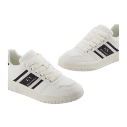 Sko med kontrasterende bånd