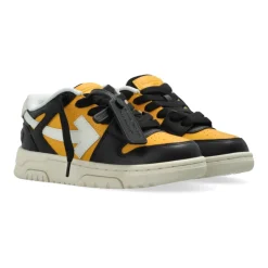 Sneakers Utenfor Kontoret