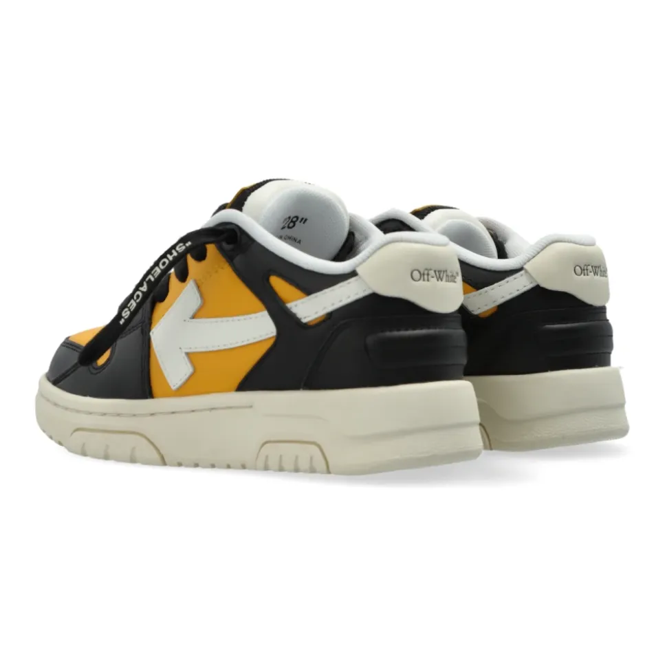 Sneakers Utenfor Kontoret