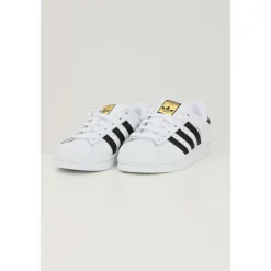 Sporty Hvite Superstar Sneakers