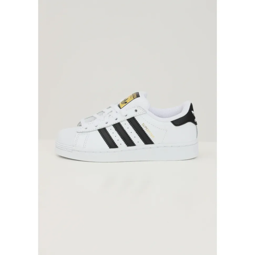 Sporty Hvite Superstar Sneakers