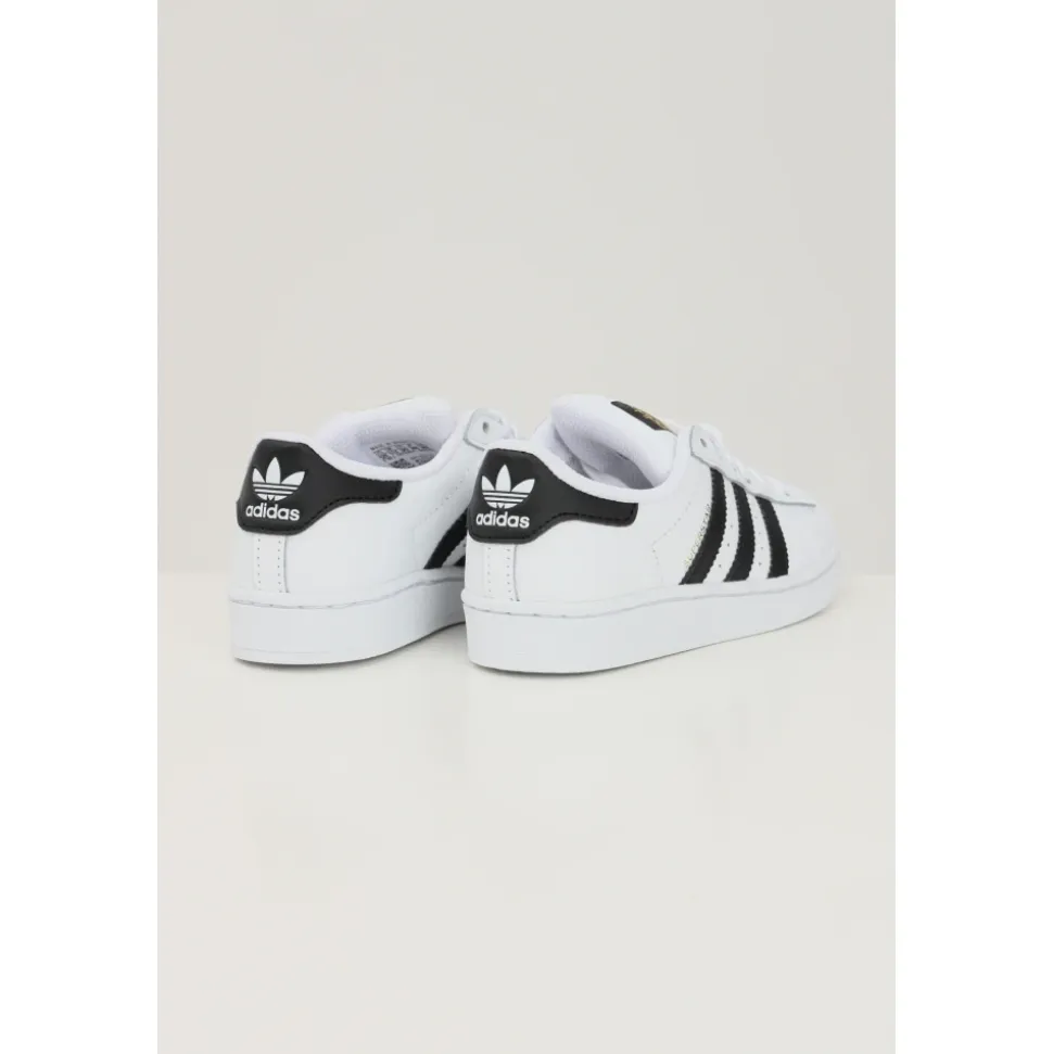 Sporty Hvite Superstar Sneakers