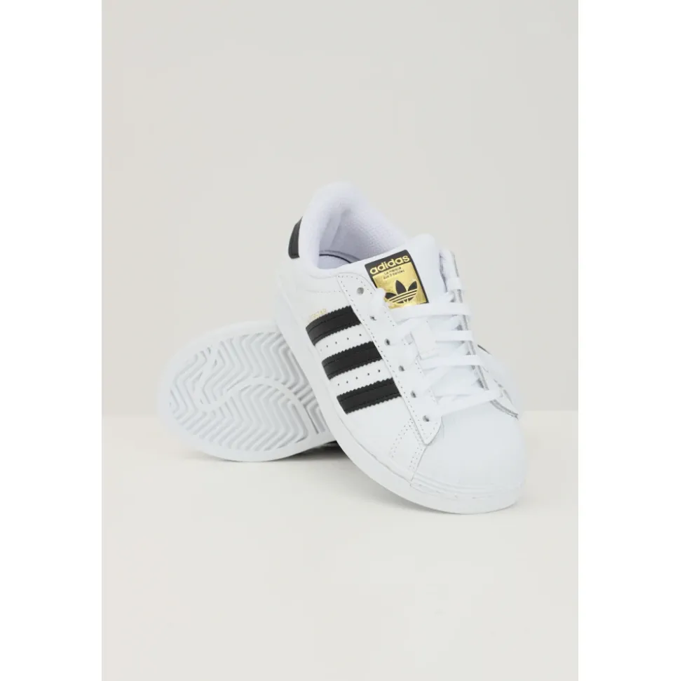 Sporty Hvite Superstar Sneakers