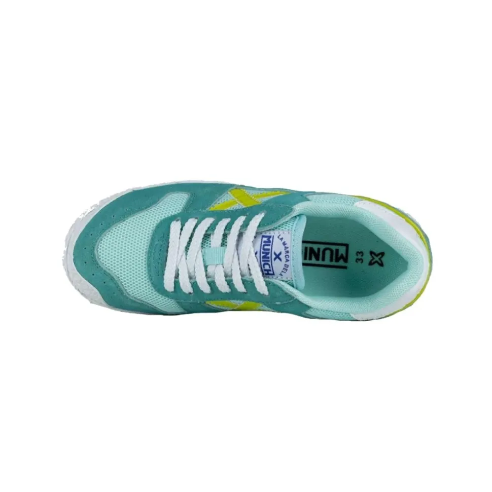 Sporty Sneakers for Barn