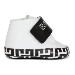 Tofargede sneakers med vintage logo