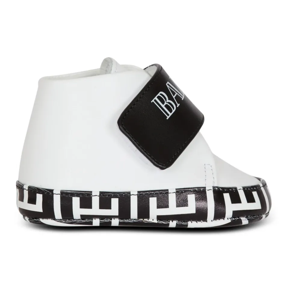 Tofargede sneakers med vintage logo